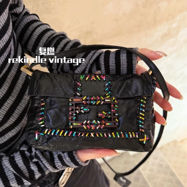 95新 FENDI/芬迪 复燃精选/黑色油蜡皮秀款彩色编织斜挎包