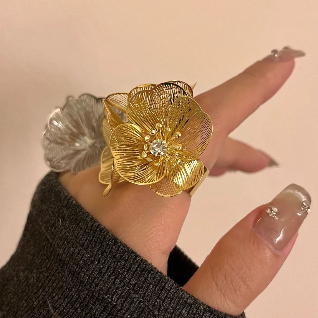 小香风瀑布鱼尾纹花朵闪钻戒指 跨境时髦金属开口感百搭指环