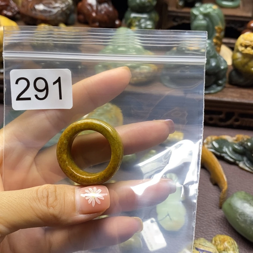 未镶嵌岫岩河磨玉（透闪石质玉）把件