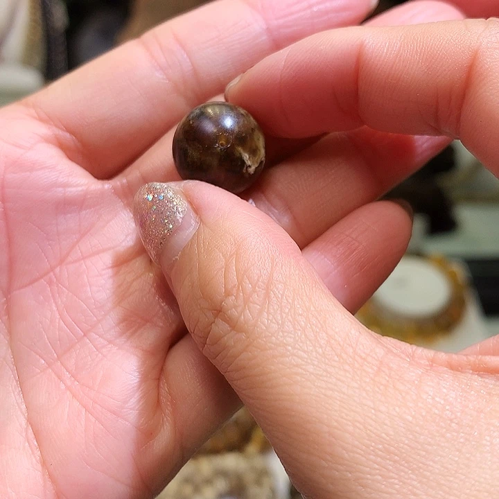 琥珀裸石未镶嵌锅**?琥珀