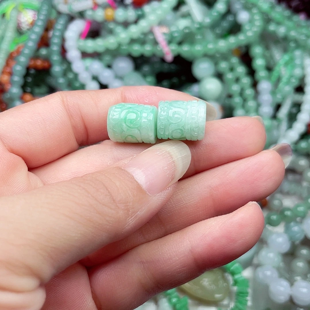 星***雨翡翠未镶嵌颈饰翡翠