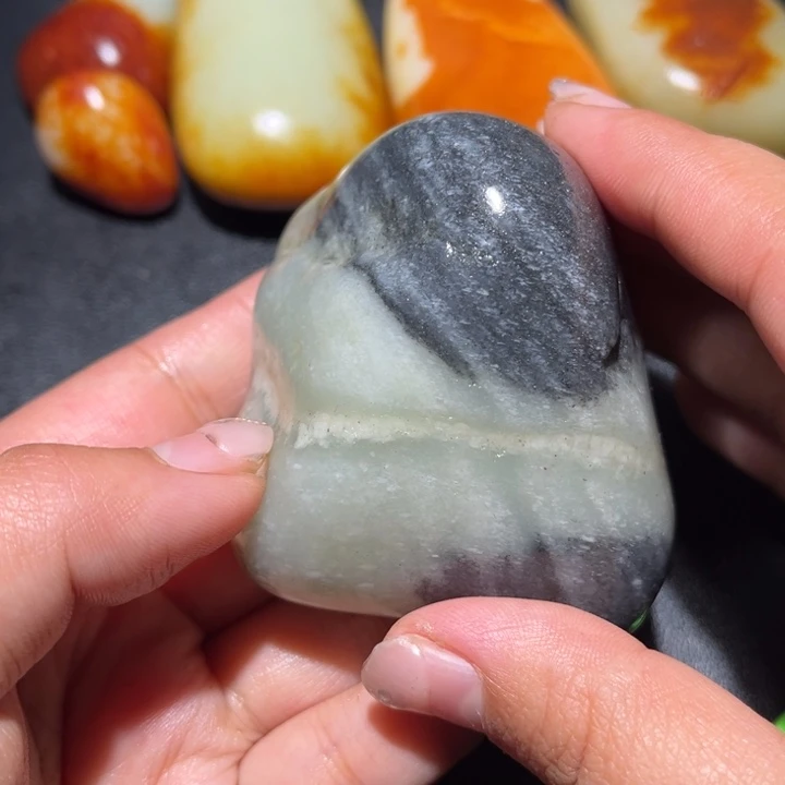 和田玉未镶嵌珠宝奇石