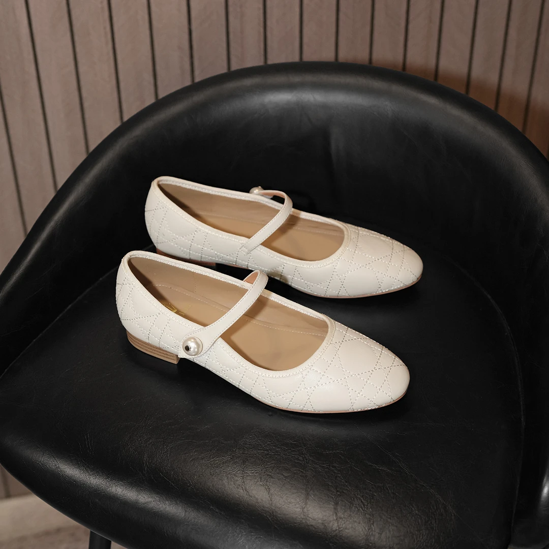 品质甄选精致平跟气质女鞋优雅百搭圆头一字带春秋单鞋DAV2743