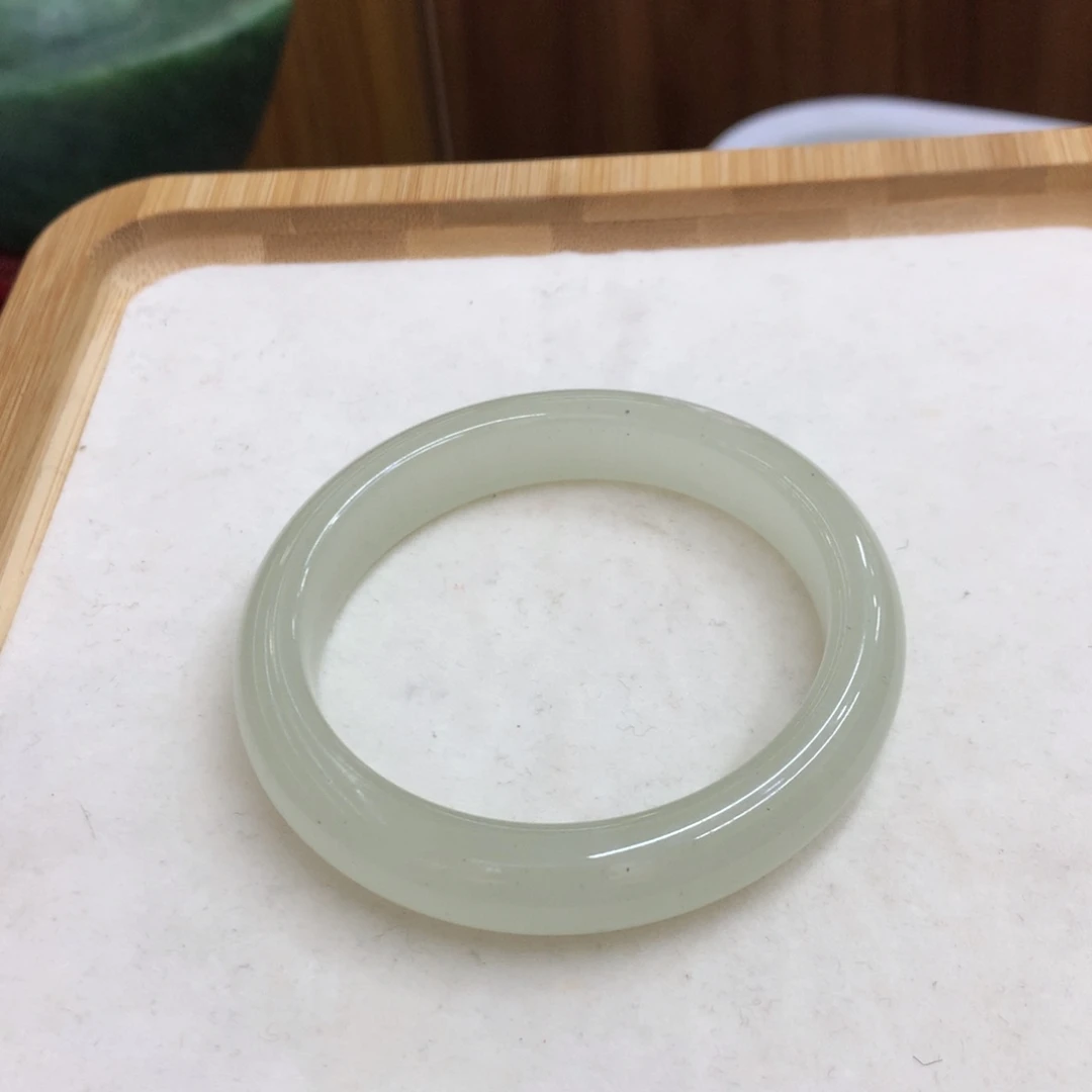 石英质玉未镶嵌手镯