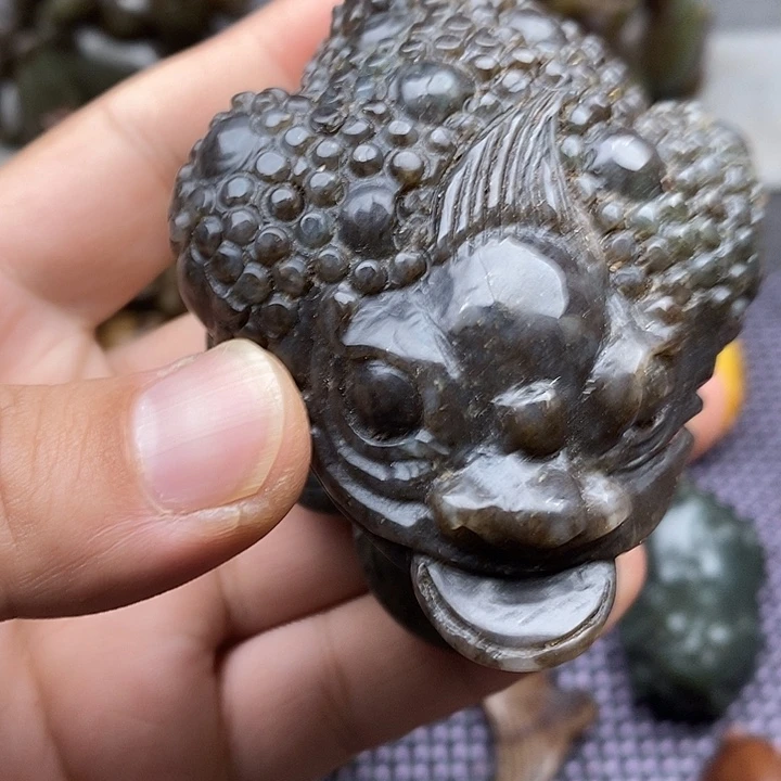 未镶嵌蛇纹石玉颈饰