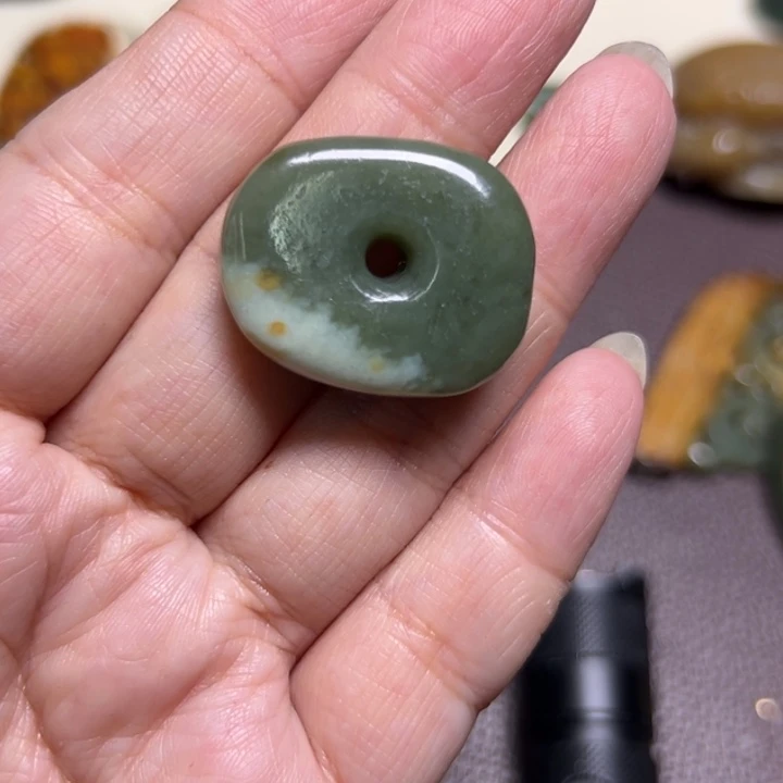 岫岩河磨玉（透闪石质玉）未镶嵌颈饰