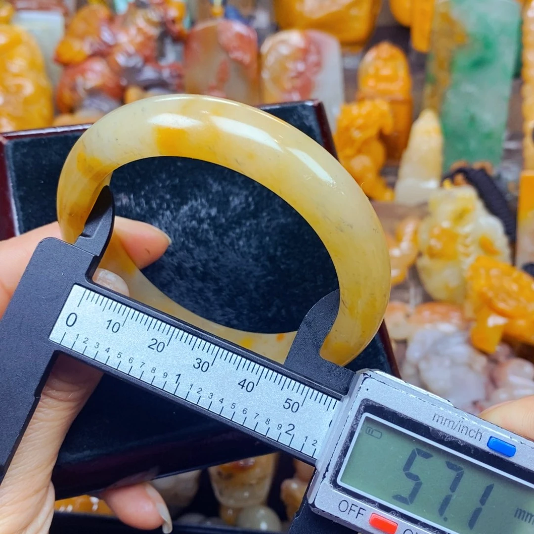 石英质玉（黄龙玉）未镶嵌颈饰