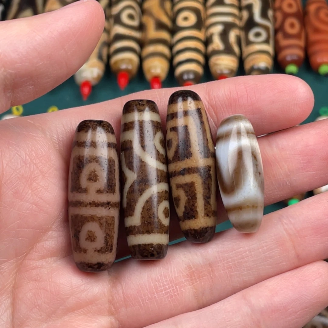 小***德玛瑙/玉髓裸珠4个珠子