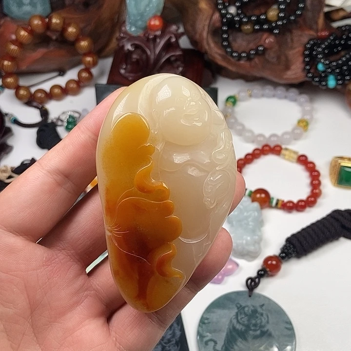 未镶嵌石英岩玉颈饰黄龙玉手把玩