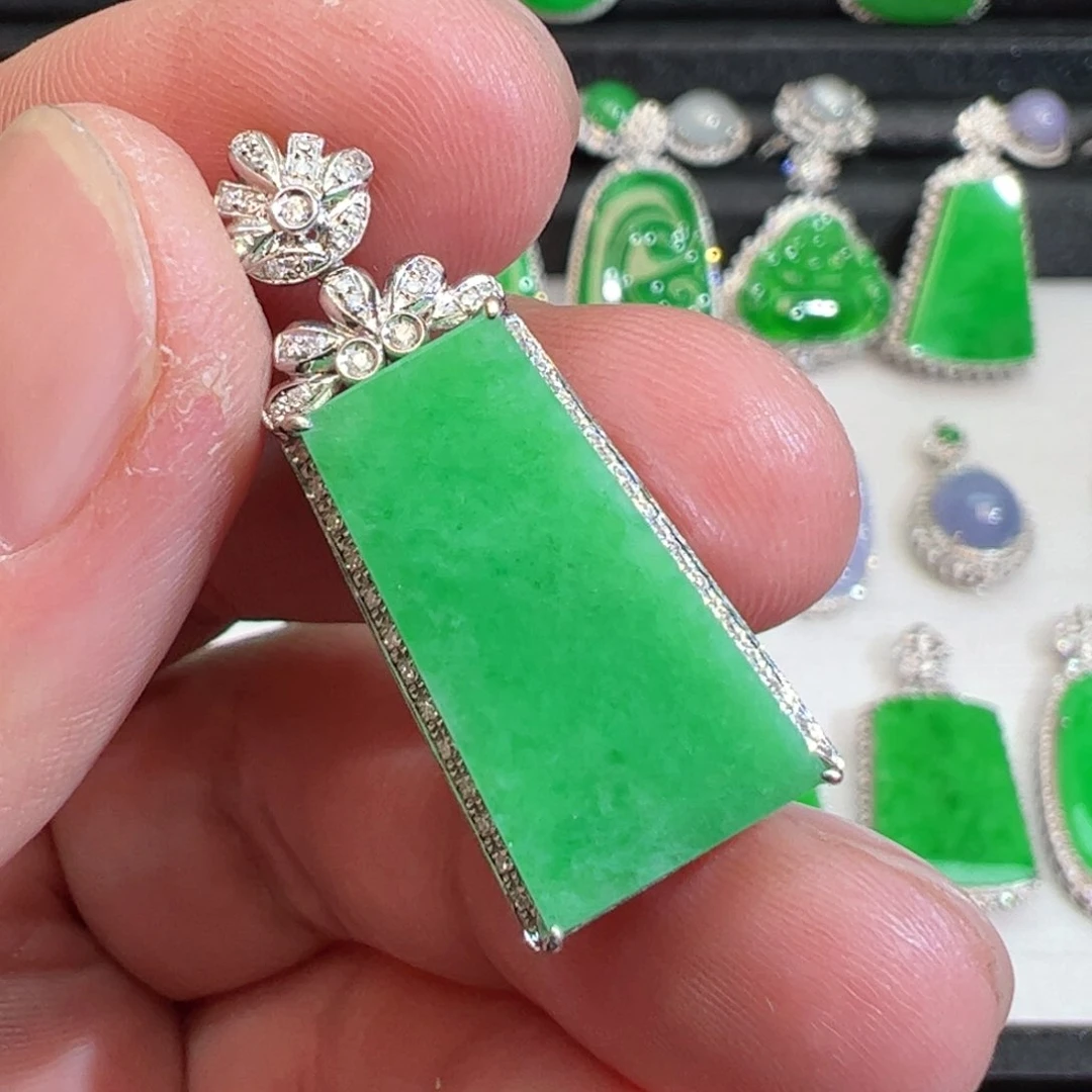 翡翠吊坠(不含链)18K金镶嵌