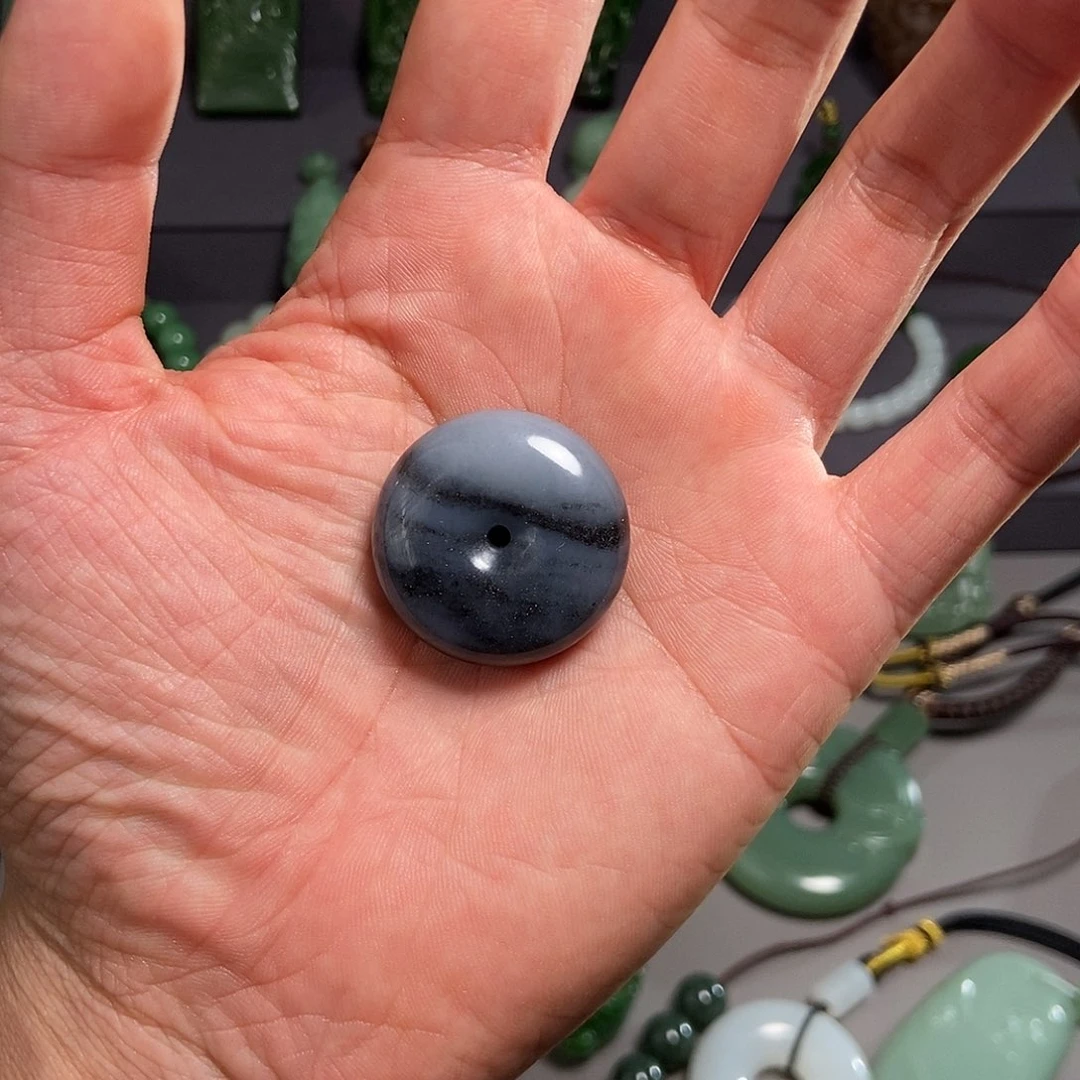 和田玉未镶嵌颈饰青花平安扣