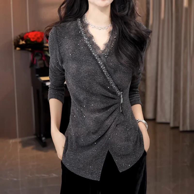 2025冬季新款韩系百搭显瘦V领T恤女设计收褶遮肉简约休闲气质上衣