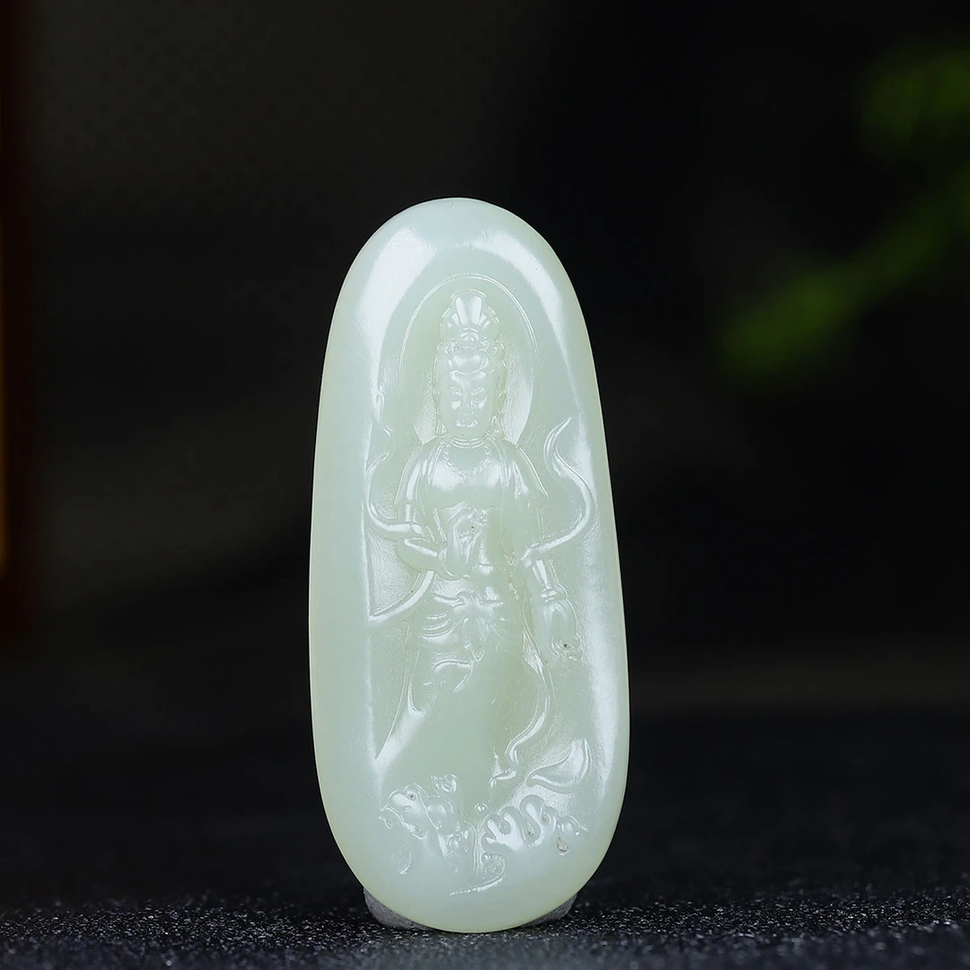 123033和田玉晴水观音挂件