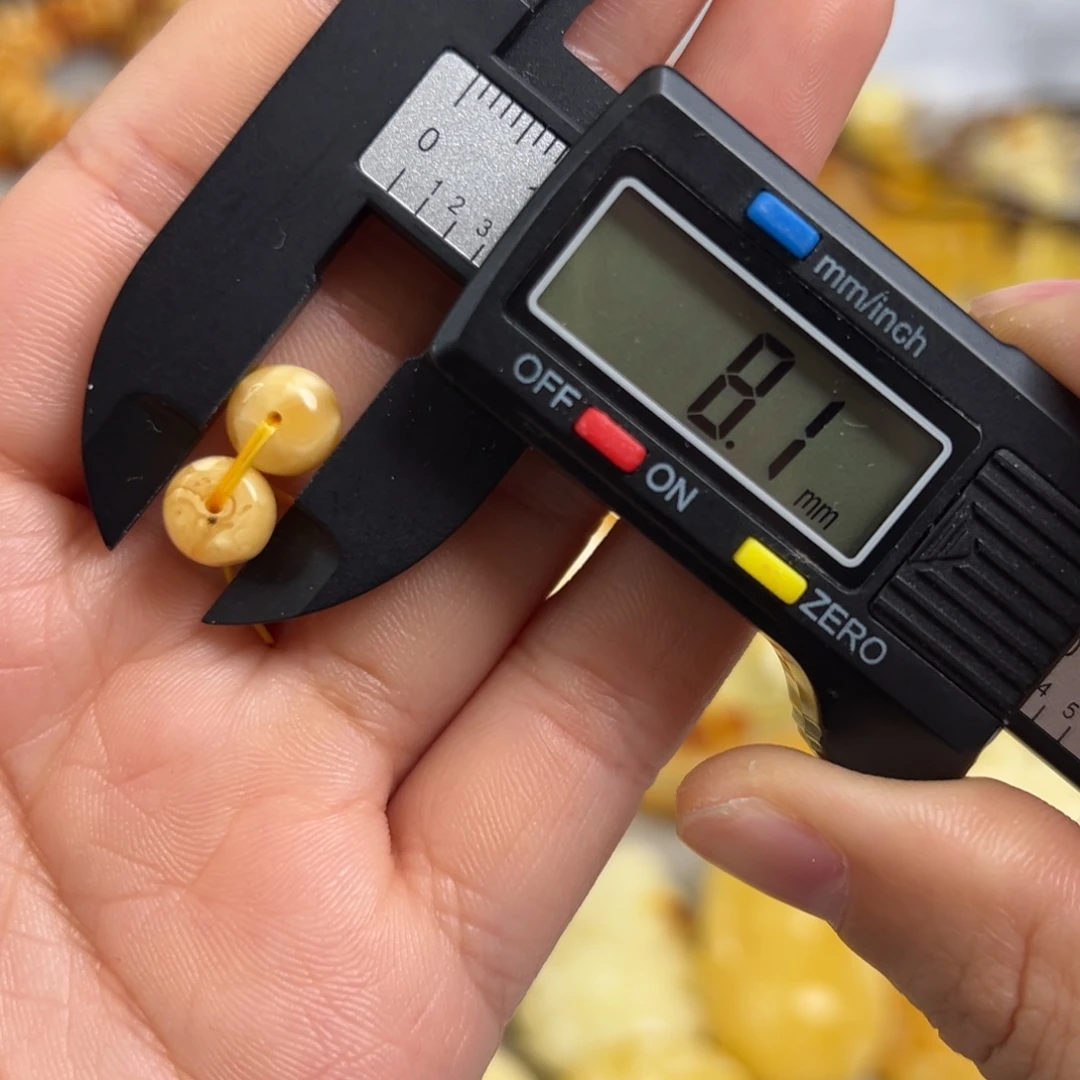 蜜蜡未镶嵌裸石微瑕