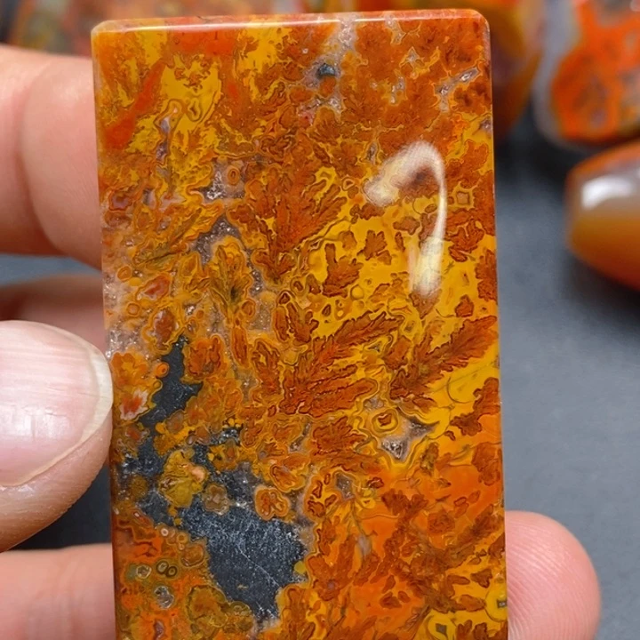 玛瑙/玉髓颈饰未镶嵌敖**刘