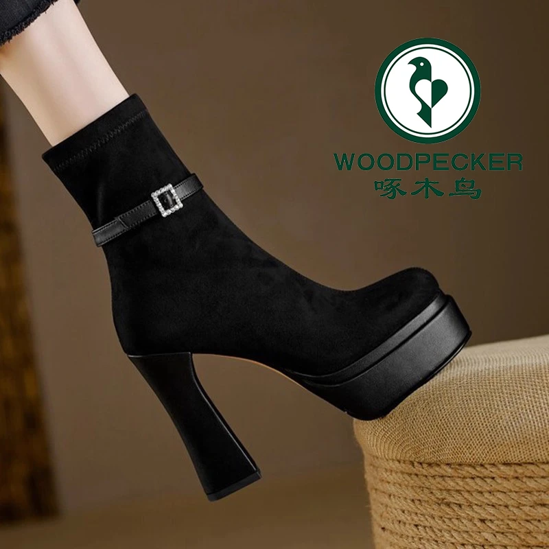 啄木鸟圆头弹力袜靴女2025秋冬软皮厚底防水台水钻粗跟短靴瘦瘦靴