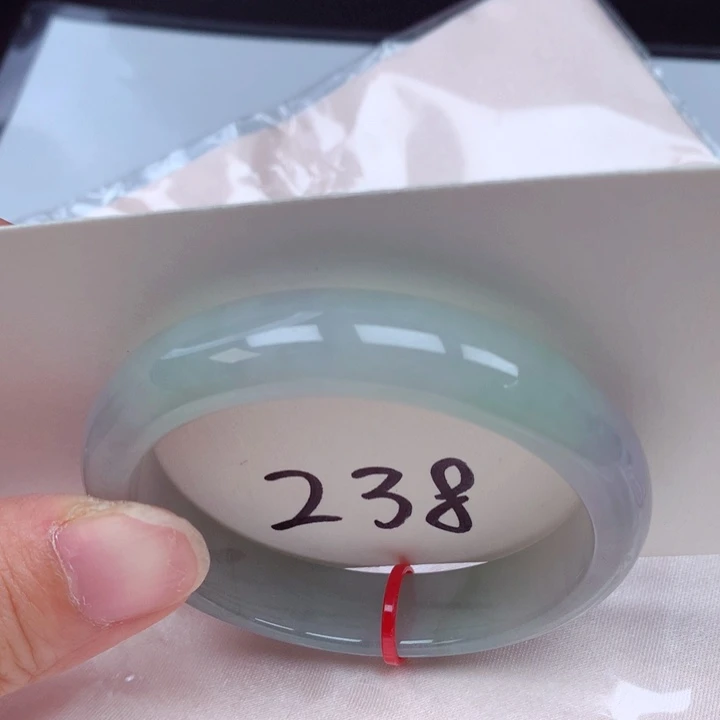 翡翠手镯未镶嵌翡翠