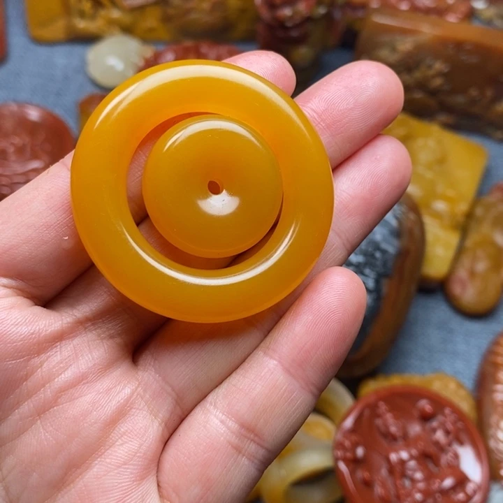 石英质玉（黄龙玉）合金颈饰