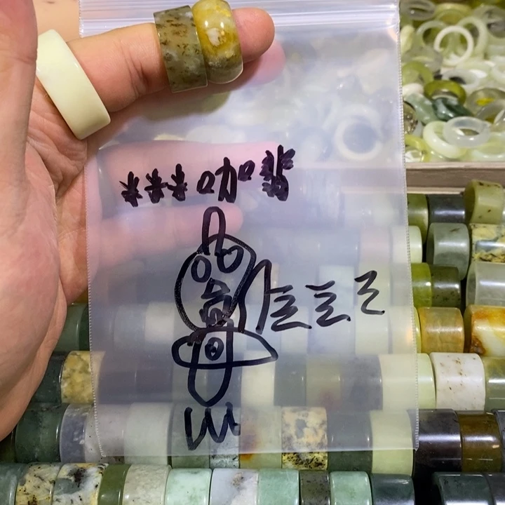 ****翡蛇纹石玉未镶嵌戒指