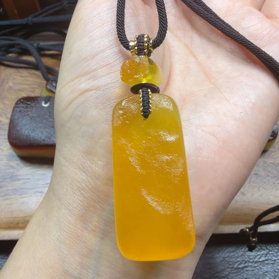 琥珀未镶嵌吊坠(赠链)