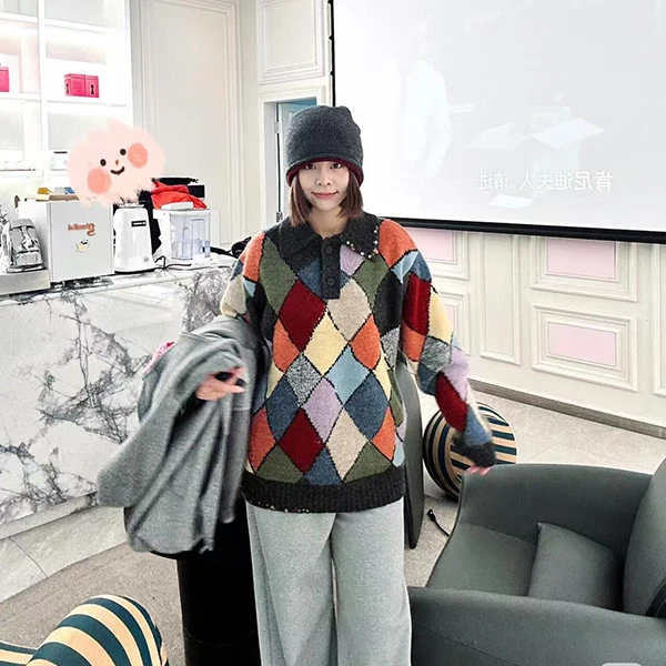 【万花筒】2024冬季新款宽松钉珠翻领菱格彩色针织衫毛衣女.Y7723
