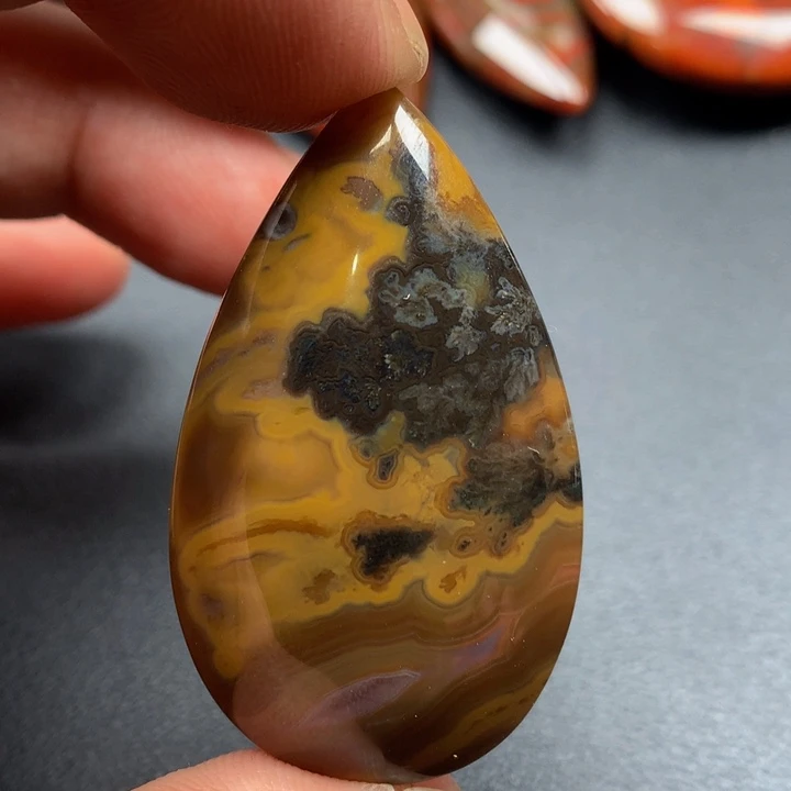 玛瑙/玉髓颈饰未镶嵌茅****李