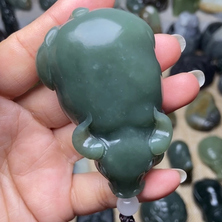 和田玉未镶嵌颈饰有棉点