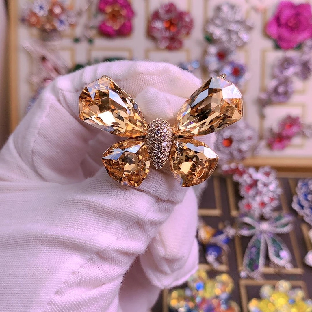 仿水晶铜合金施家胸针