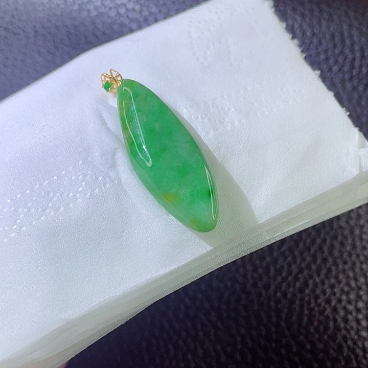 翡翠颈饰18K金镶嵌翡翠