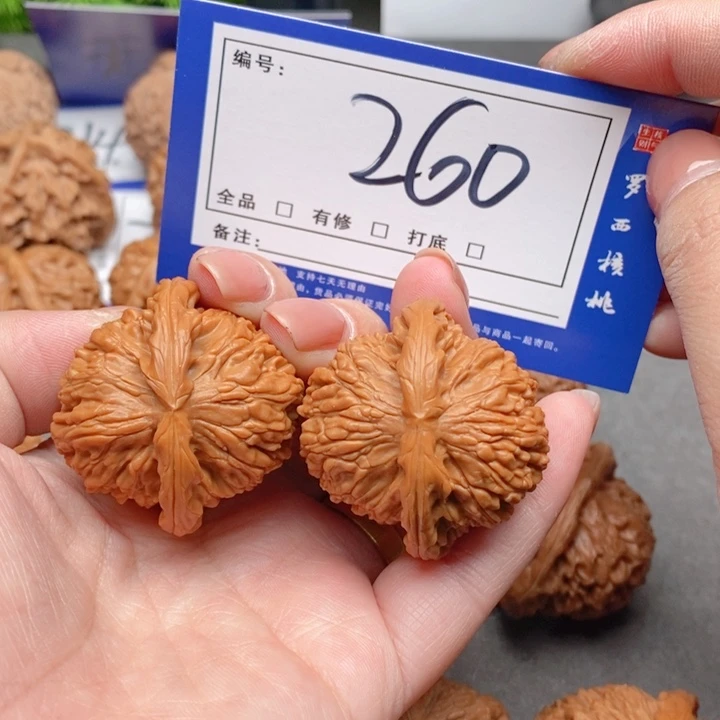 吊坠桃核38白狮子260