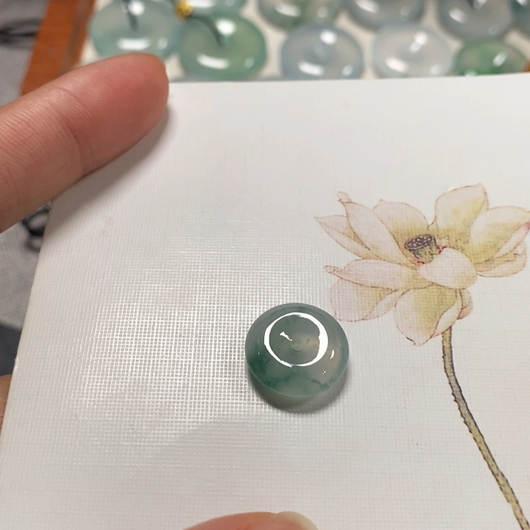 一***糕翡翠未镶嵌颈饰天然的缅甸翡翠A货