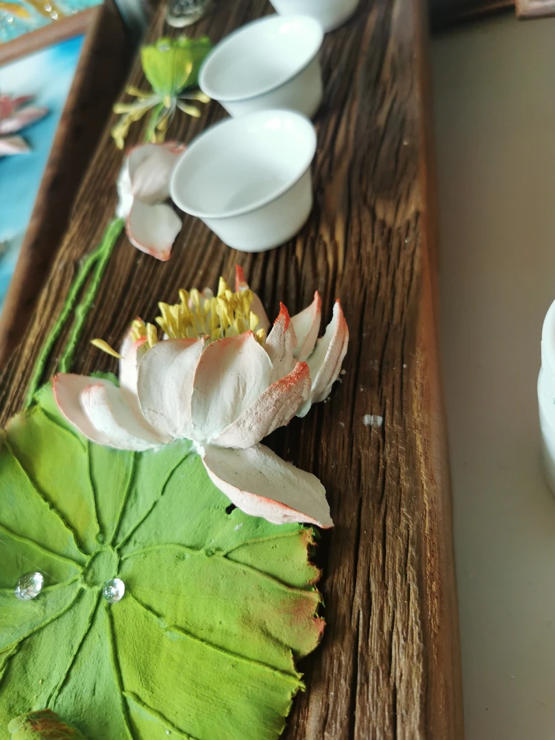 暖色调荷花挂画43乘15
