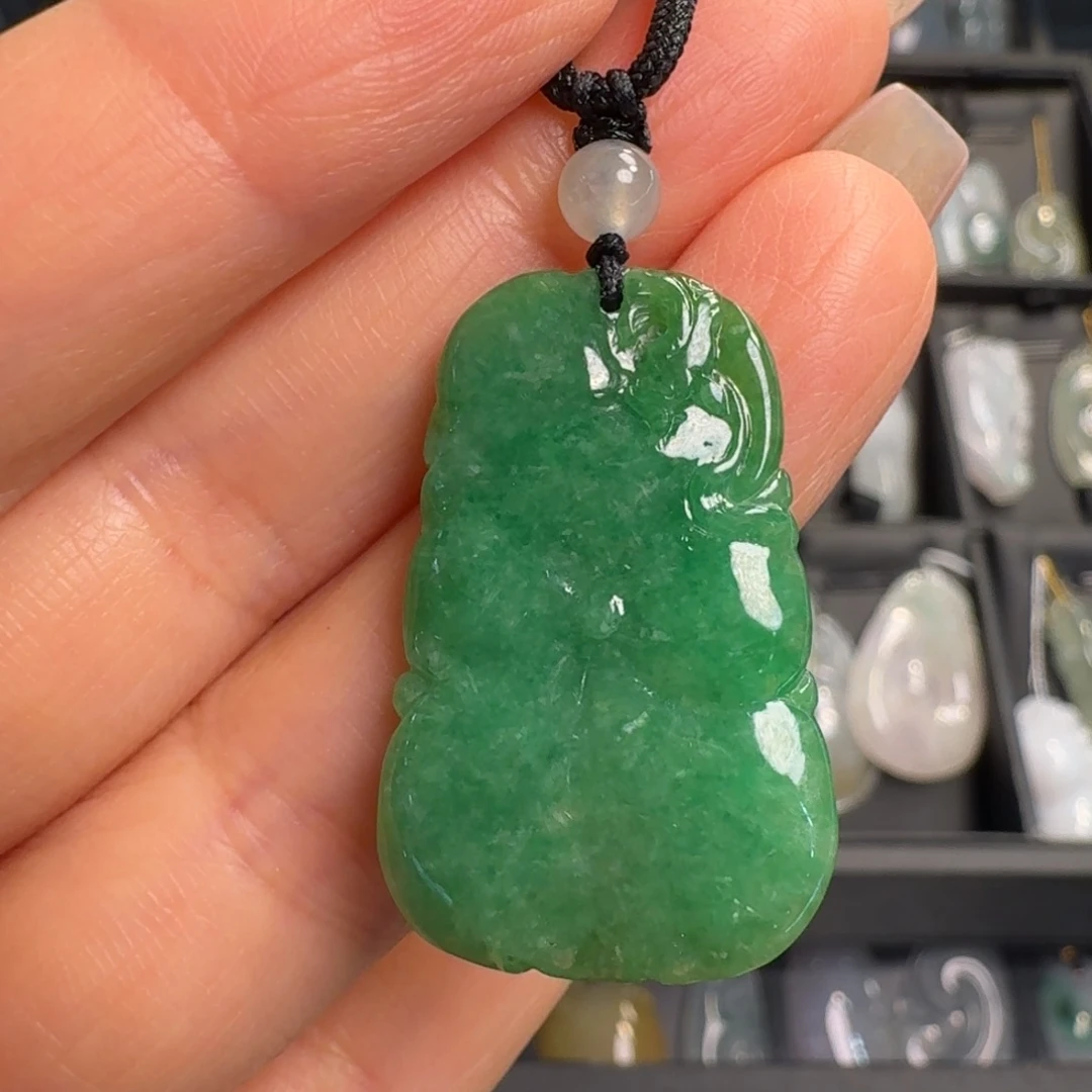 翡翠未镶嵌颈饰荷叶