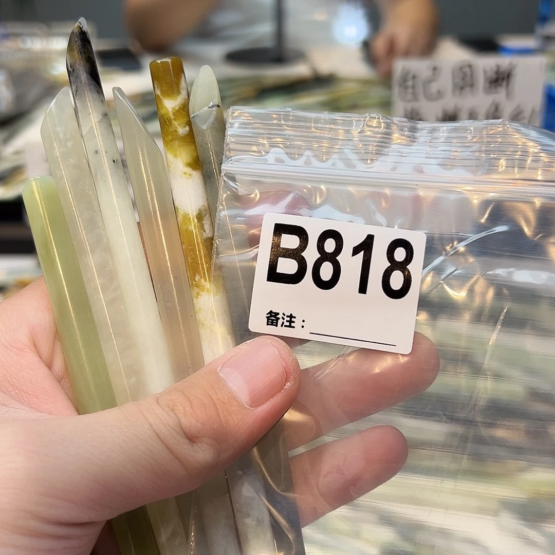 顾***妻未镶嵌蛇纹石玉发饰