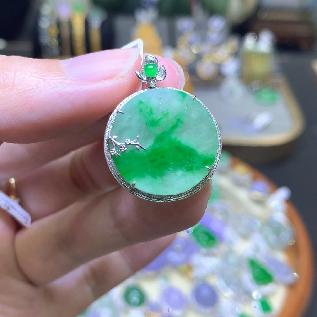 翡翠18K金镶嵌颈饰翡翠吊坠项链