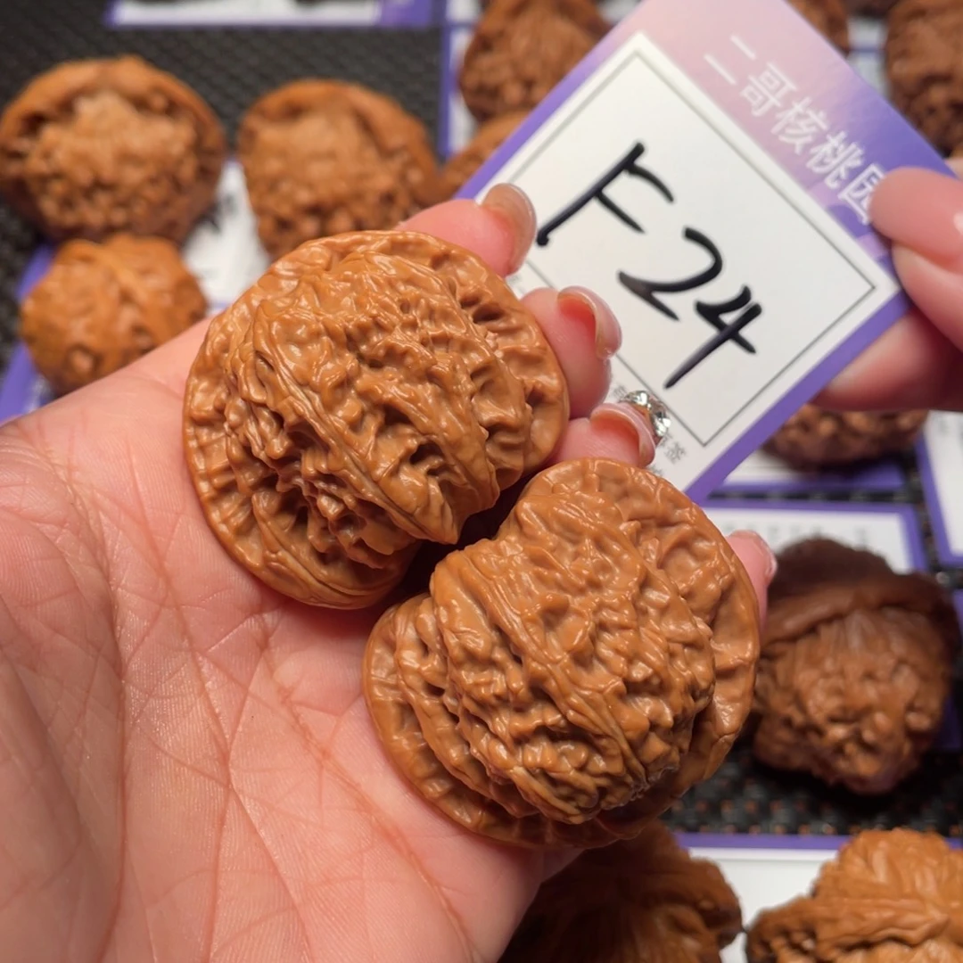 桃核把件24号白狮子42