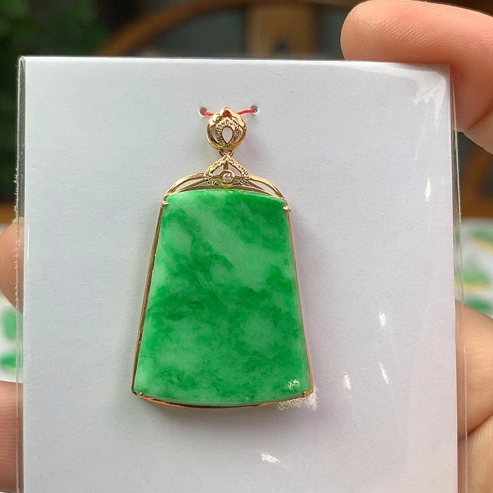 翡翠18K金镶嵌颈饰翡翠首饰