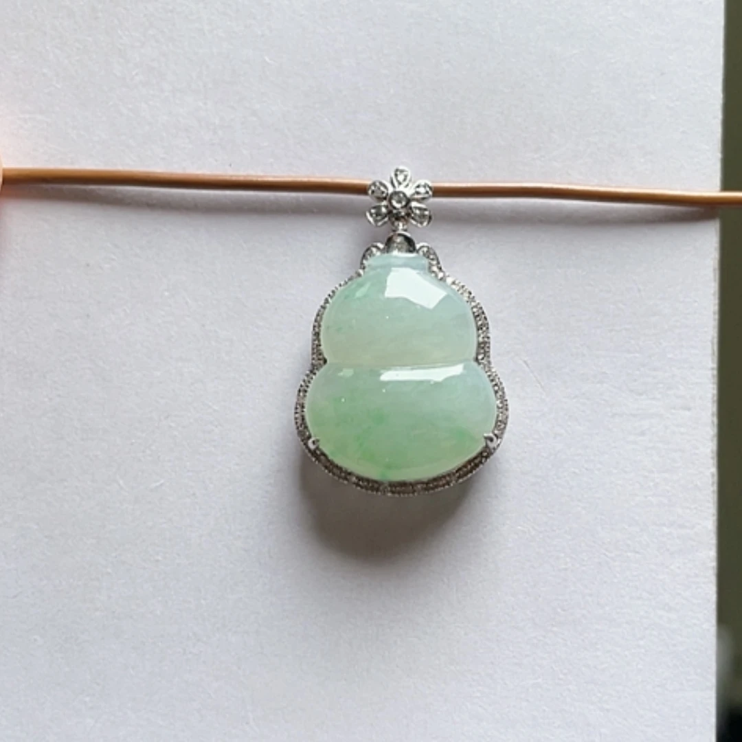 【闪购商品】吊坠(不含链)18K金镶嵌翡翠