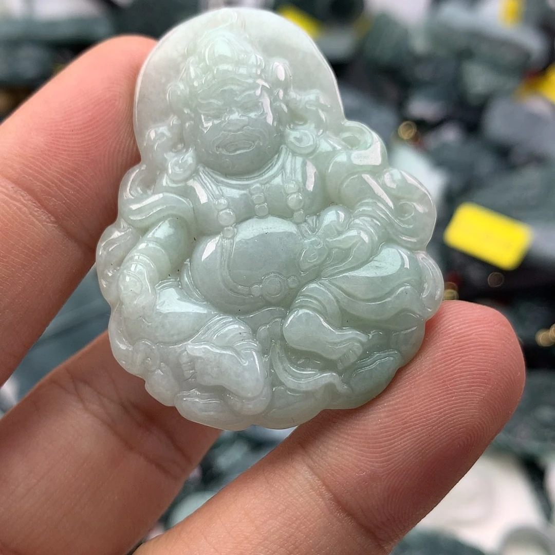 翡翠未镶嵌颈饰财神