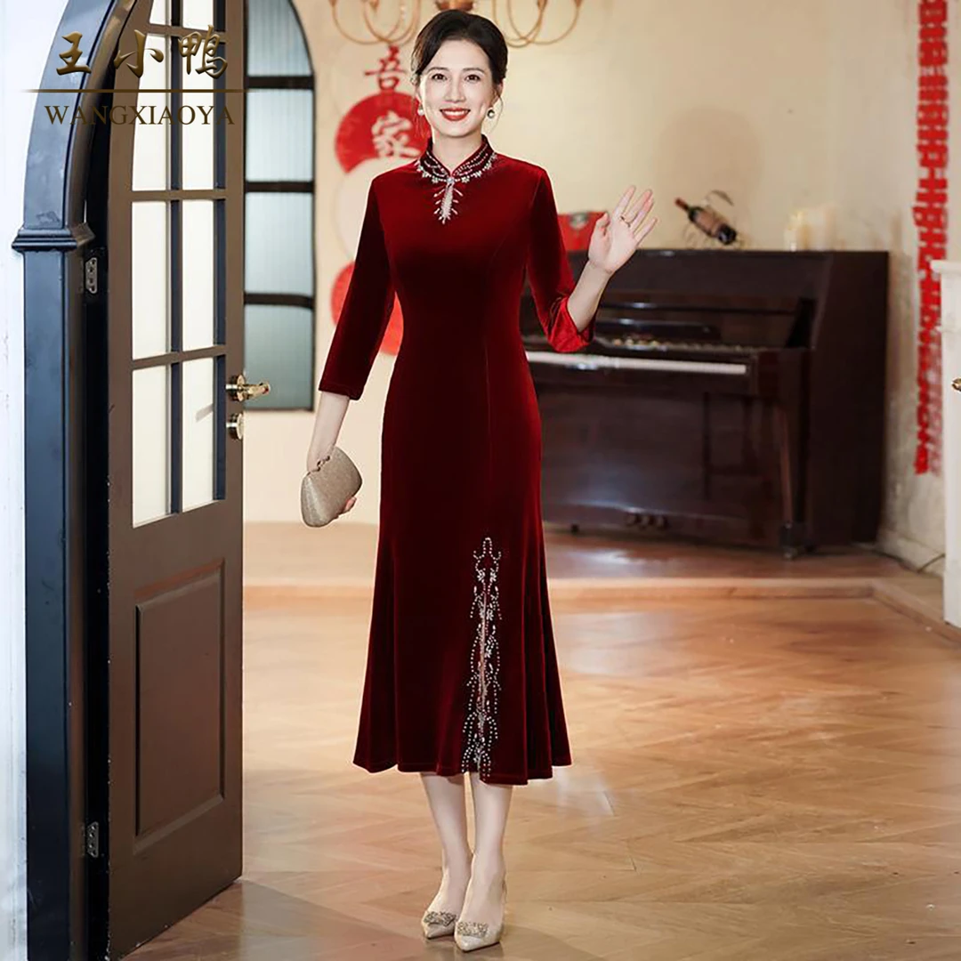 王小鸭喜婆婆婚宴礼服裙女2026早春新款高端金丝绒旗袍洋气连衣裙