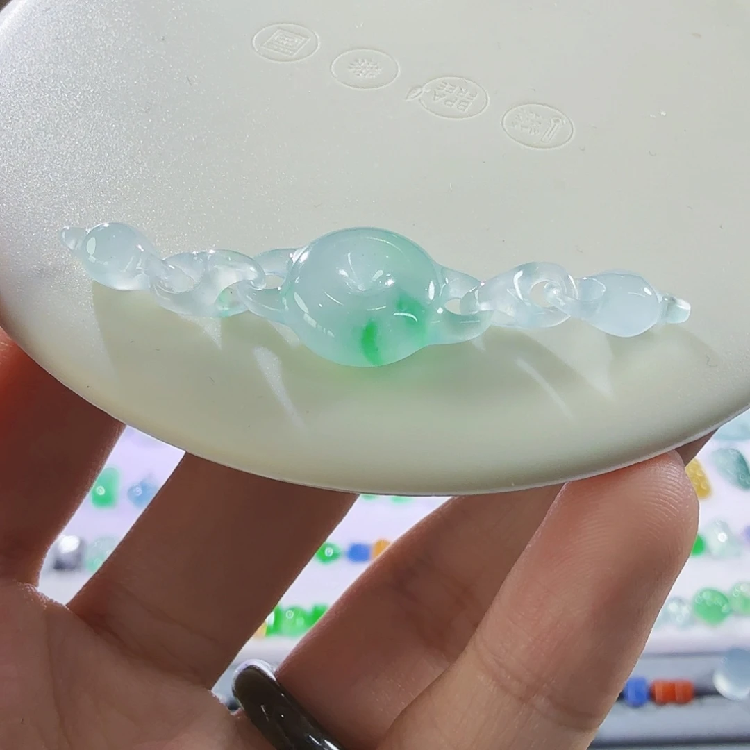 翡翠未镶嵌颈饰连环扣