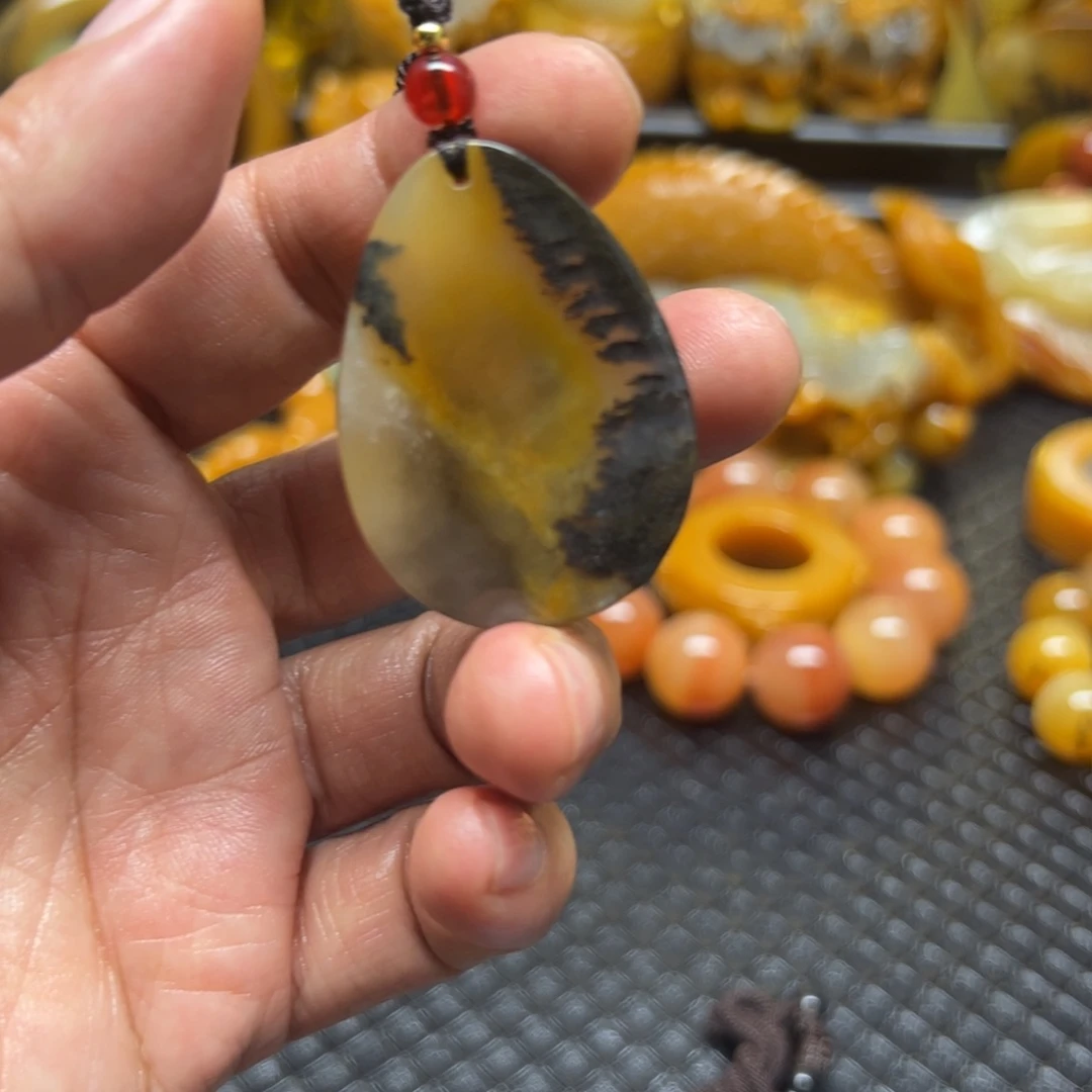 石英质玉未镶嵌颈饰