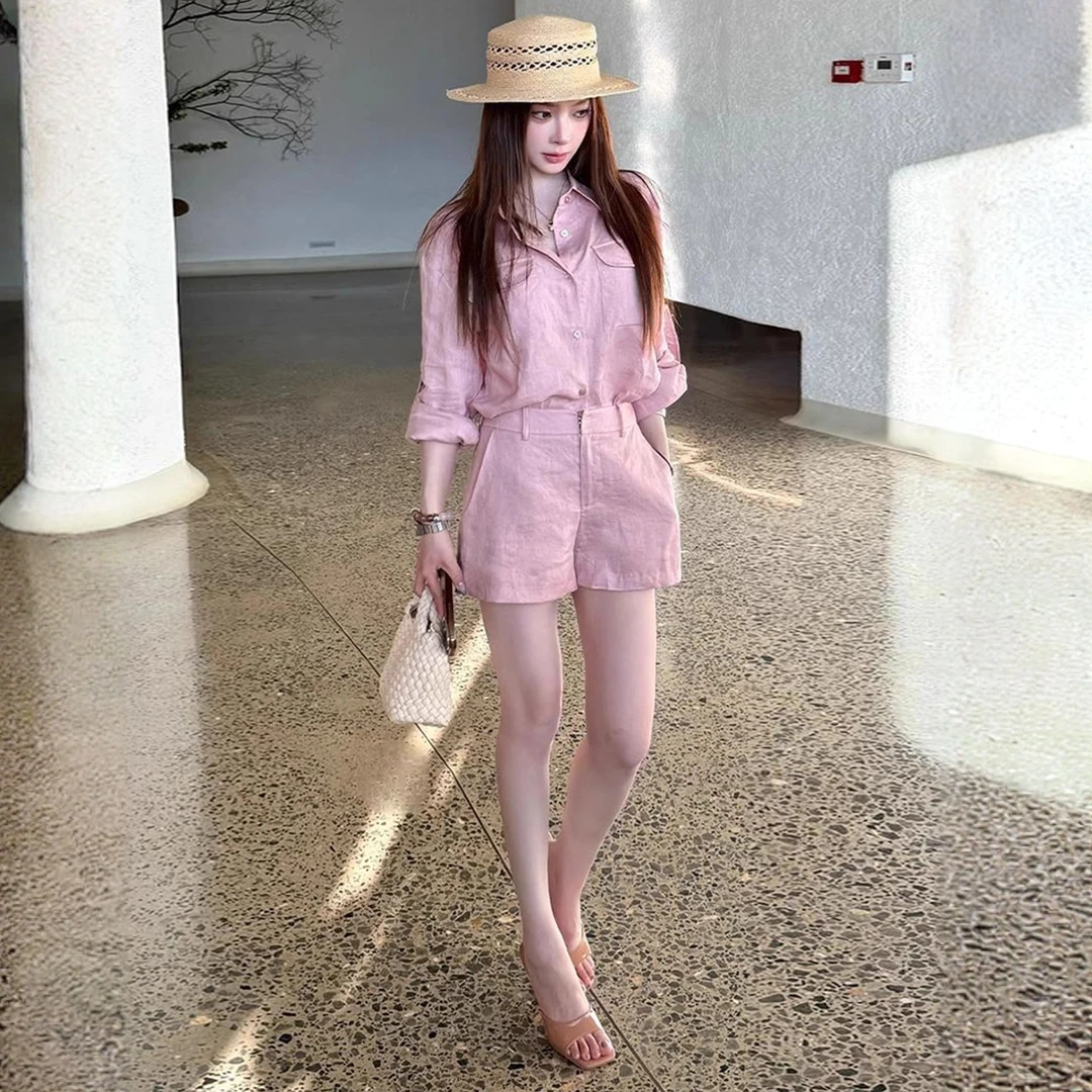 初秋减龄穿搭漂亮高级感2025年新款超好看粉色棉麻上衣短裤两件套