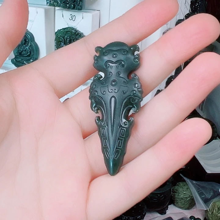 蛇纹石玉颈饰未镶嵌