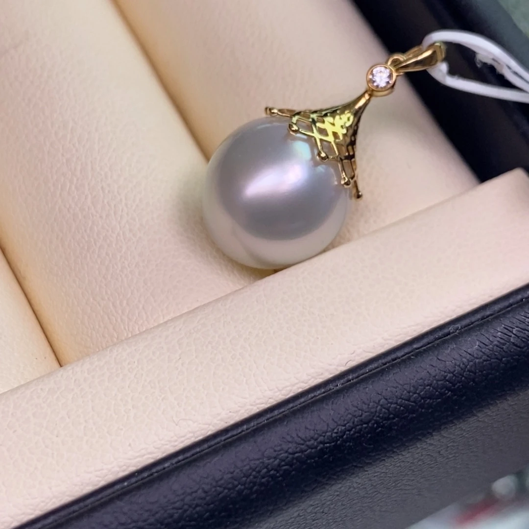 颈饰18K金镶嵌海水珍珠