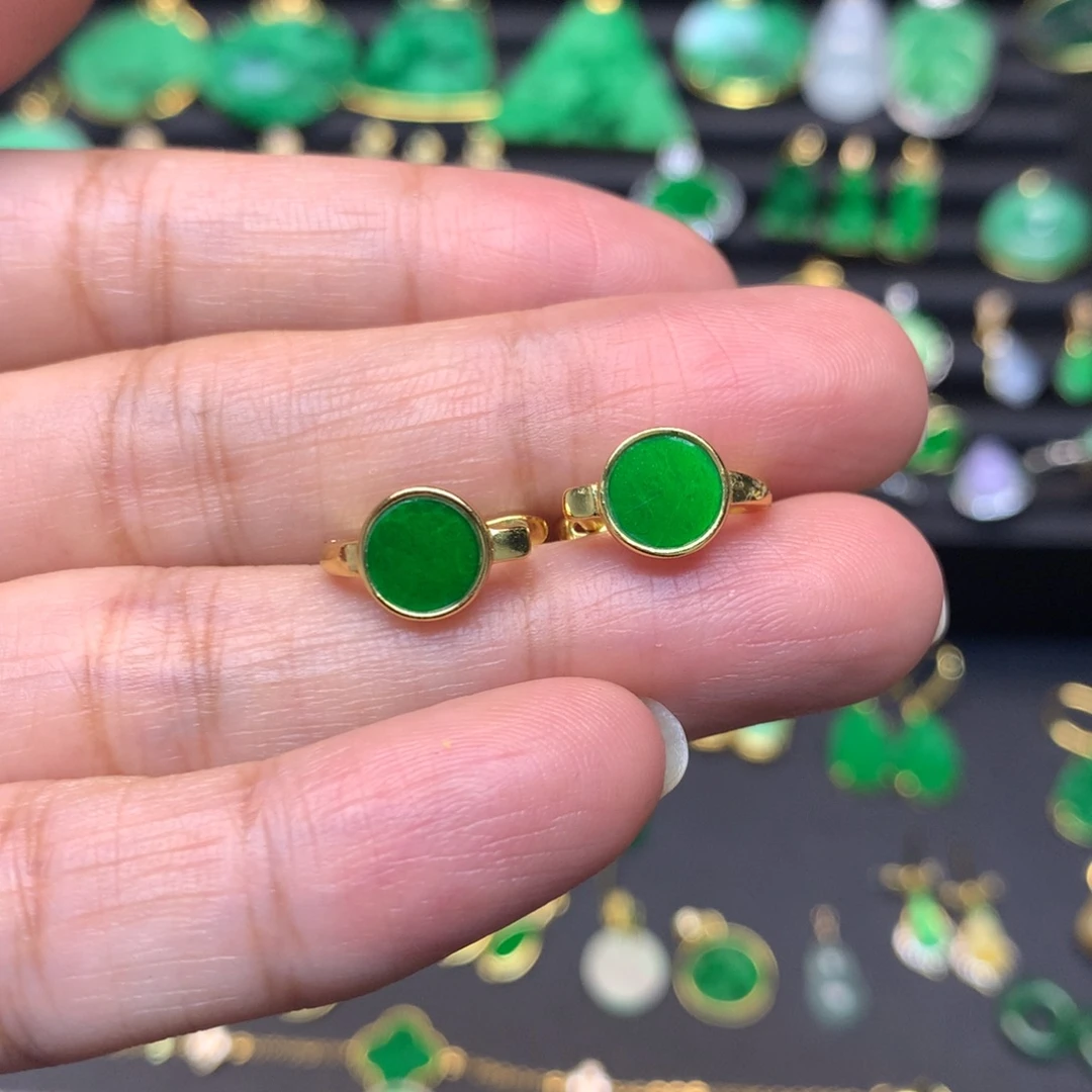 一***李翡翠未镶嵌颈饰有纹