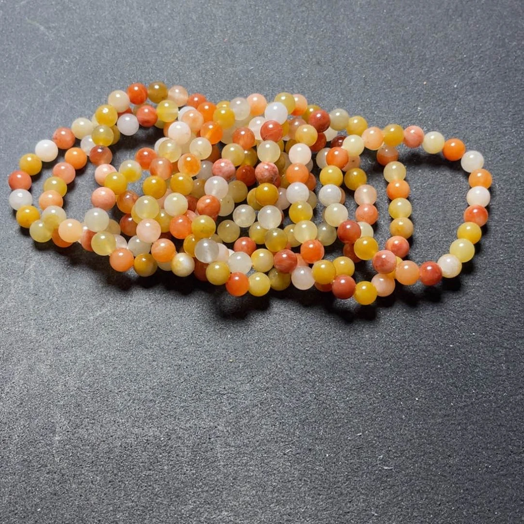 颈饰未镶嵌石英质玉艾***江