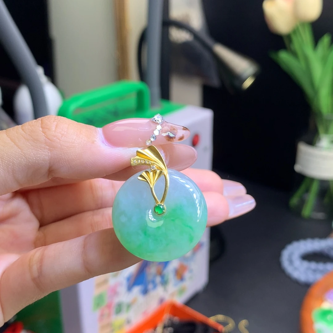 翡翠18K金镶嵌颈饰