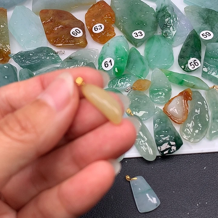 翡翠未镶嵌颈饰随