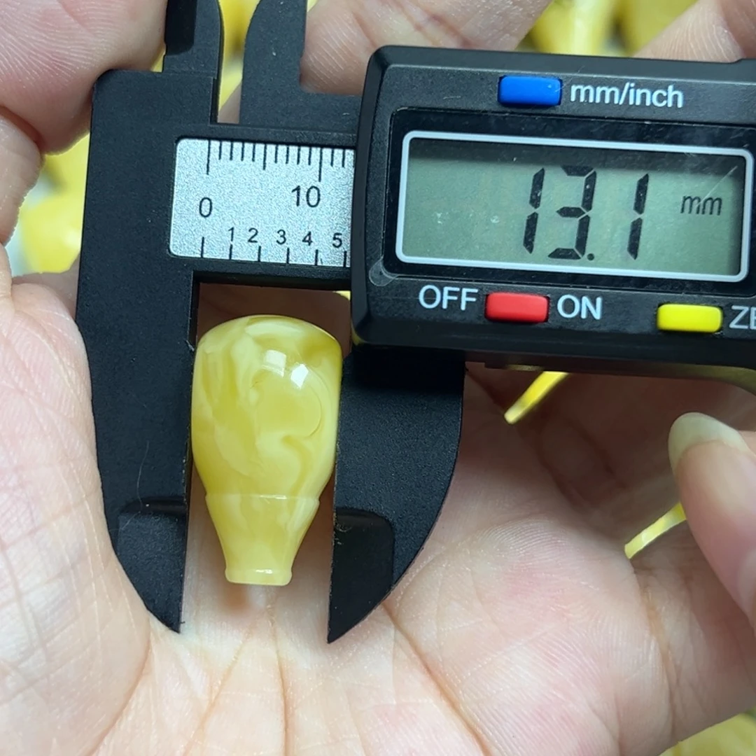 裸石琥珀未镶嵌三通